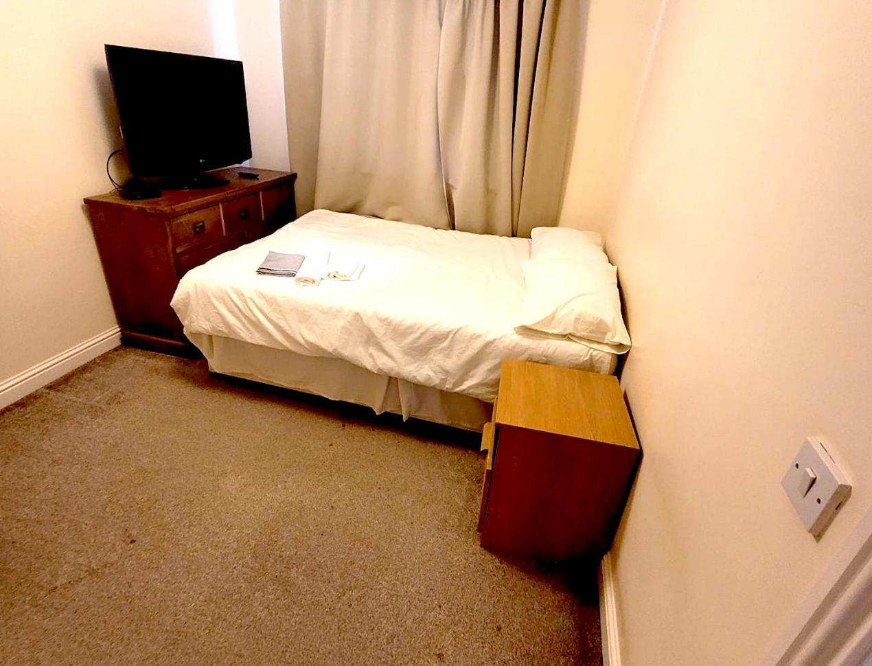 Glasgow Central - Entire House - Free Parking , Free Super Fast Wifi , Private Garden & Parking Security エクステリア 写真